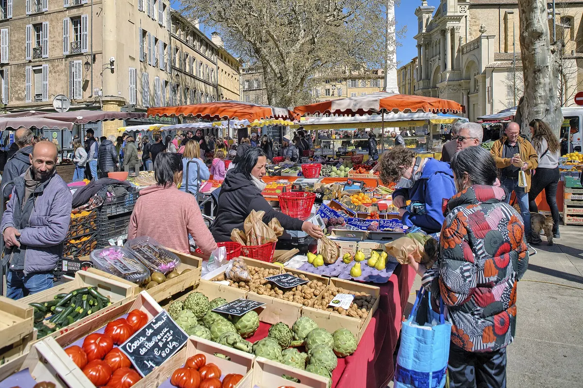 Les étals du marché provençal d'Aix