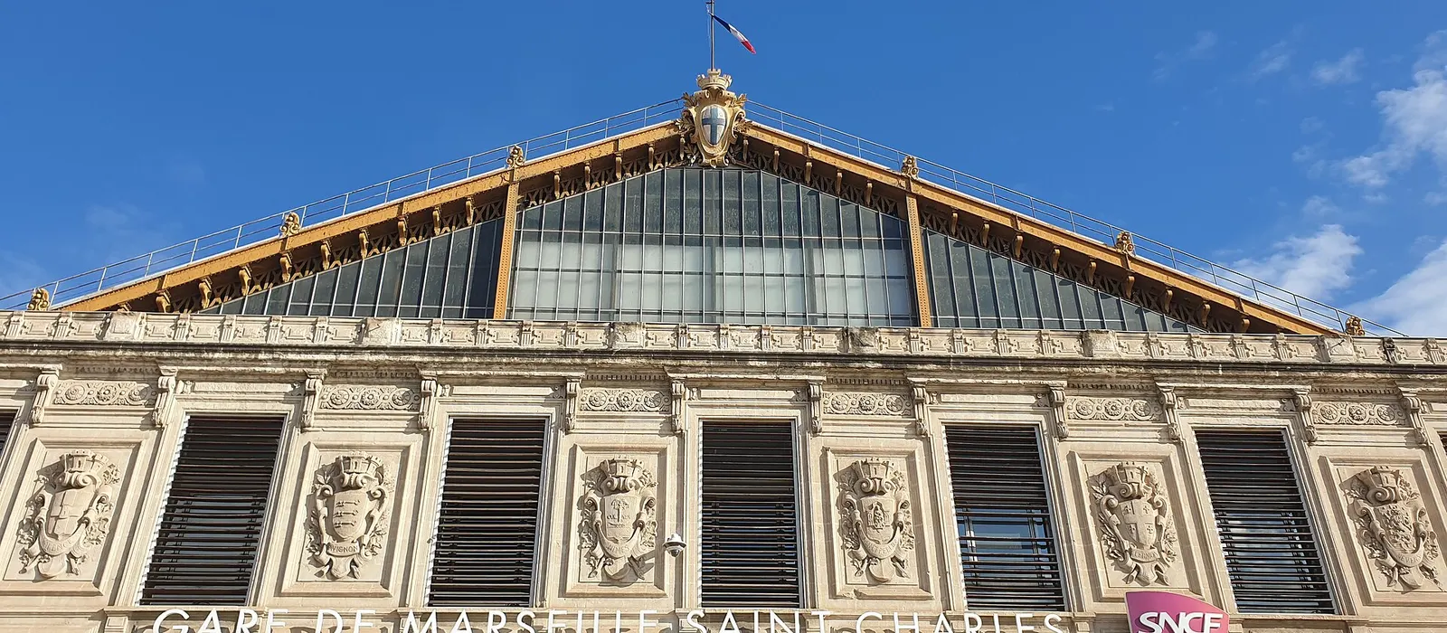 La façade de la gare Saint-Charles